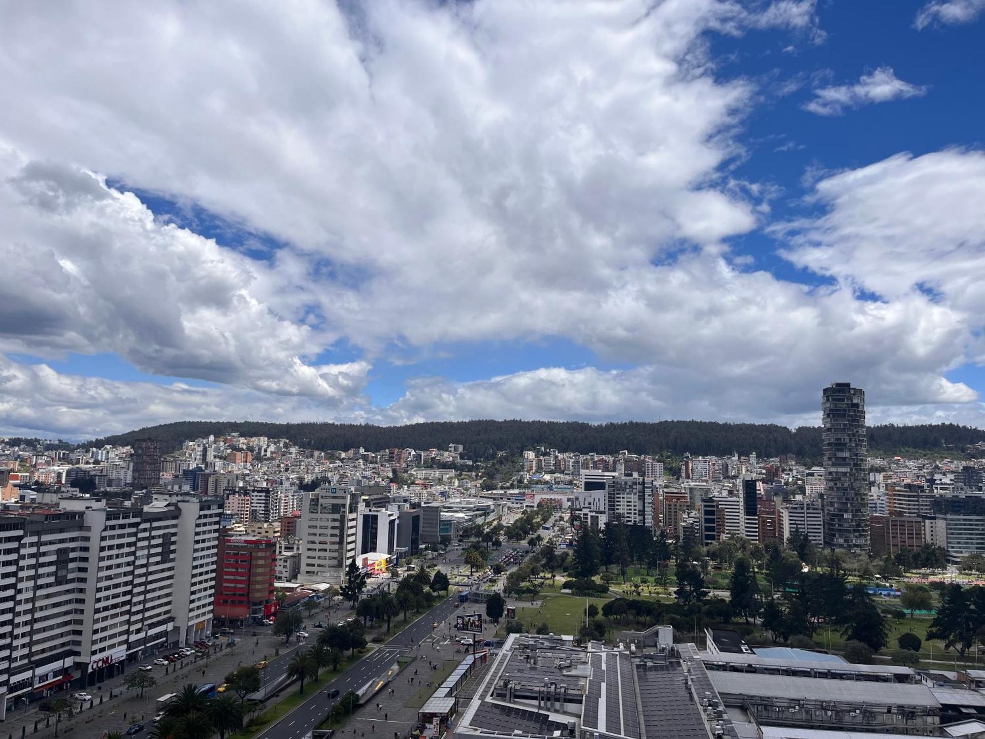 Suite Apartameto 1606 Espectacular Vista La Carolina, Piso 16 One - كويتو المظهر الخارجي الصورة